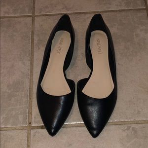 Size 7.5 Nine West pointed flats black